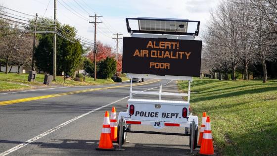 Police sign saying "air quality poor"